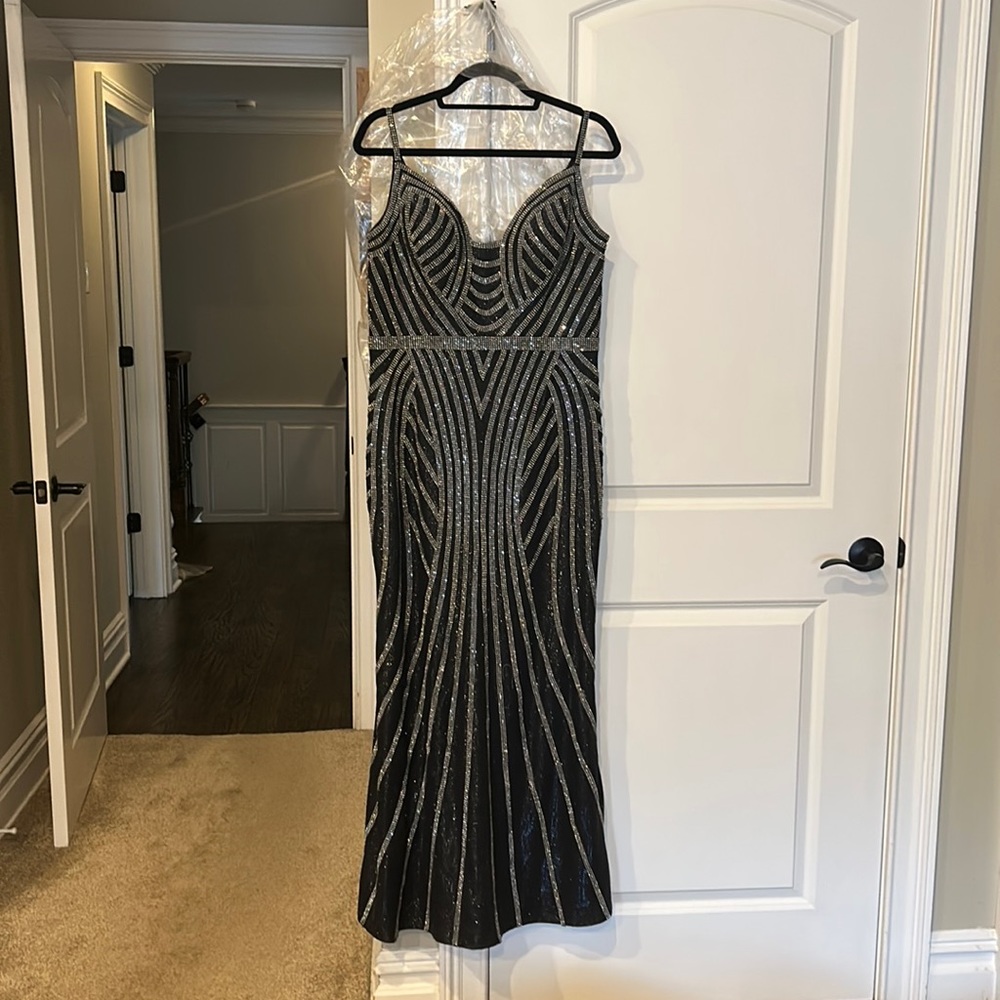 Beautiful+elegant backless Jovani dress.Black w/silver beads.Could prob fit 8-10